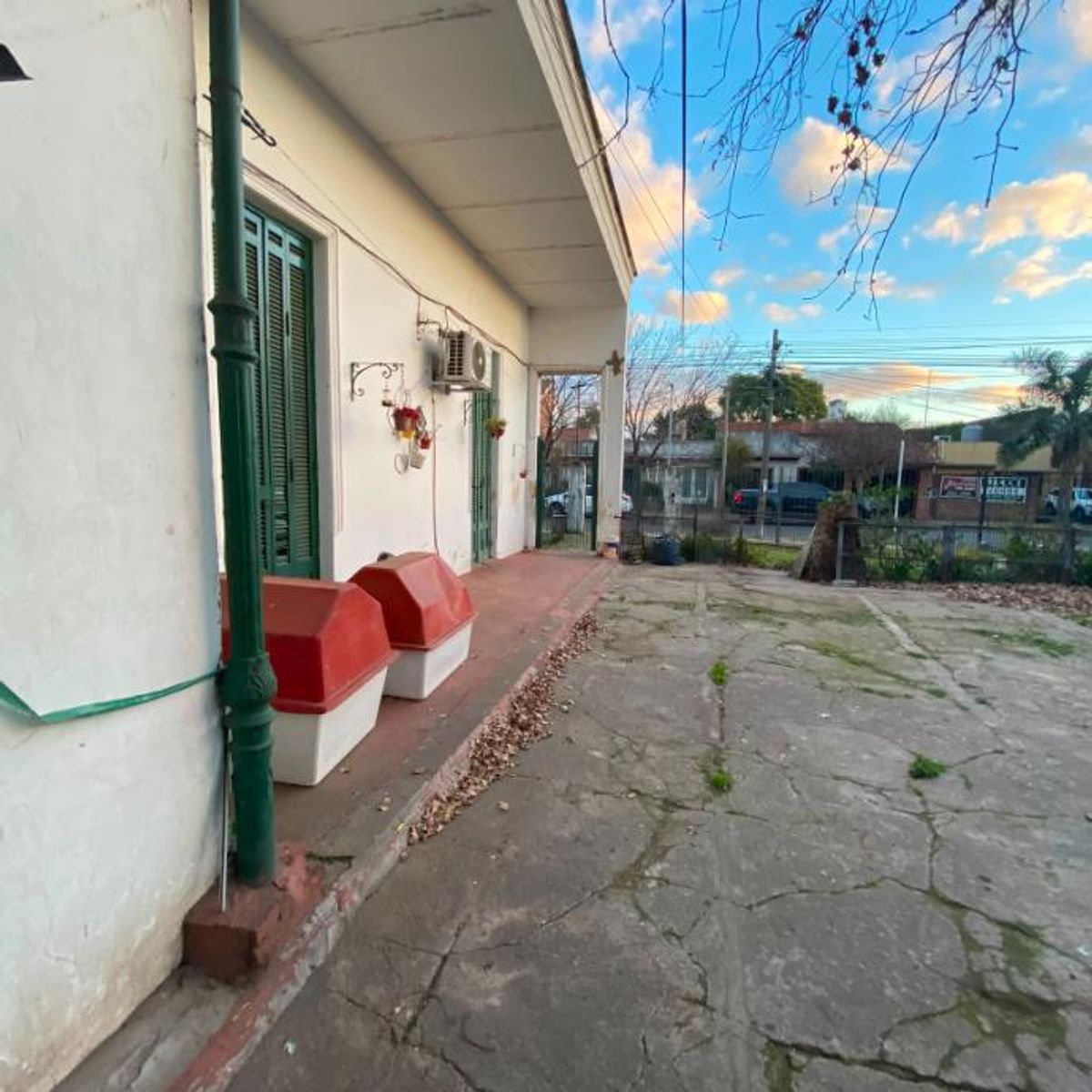 SE VENDEN 2 CASAS DE 3 AMBIENTES EN MORON