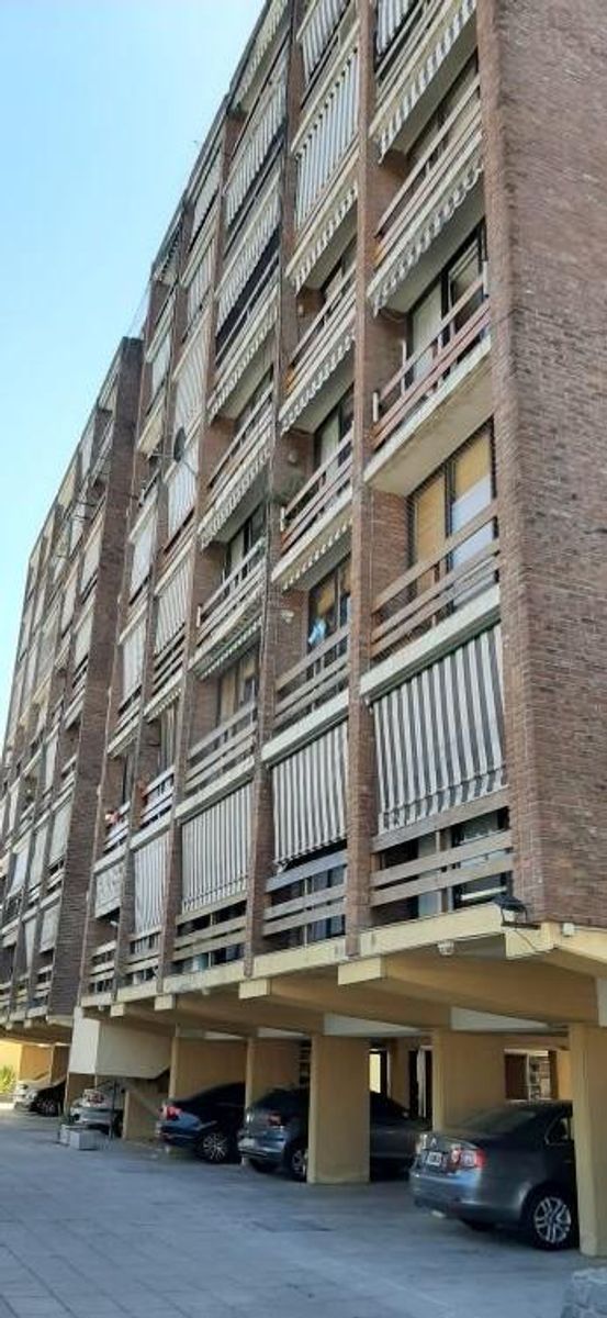 DEPARTAMENTO 3 AMBIENTES CON BALCON -CASTELAR