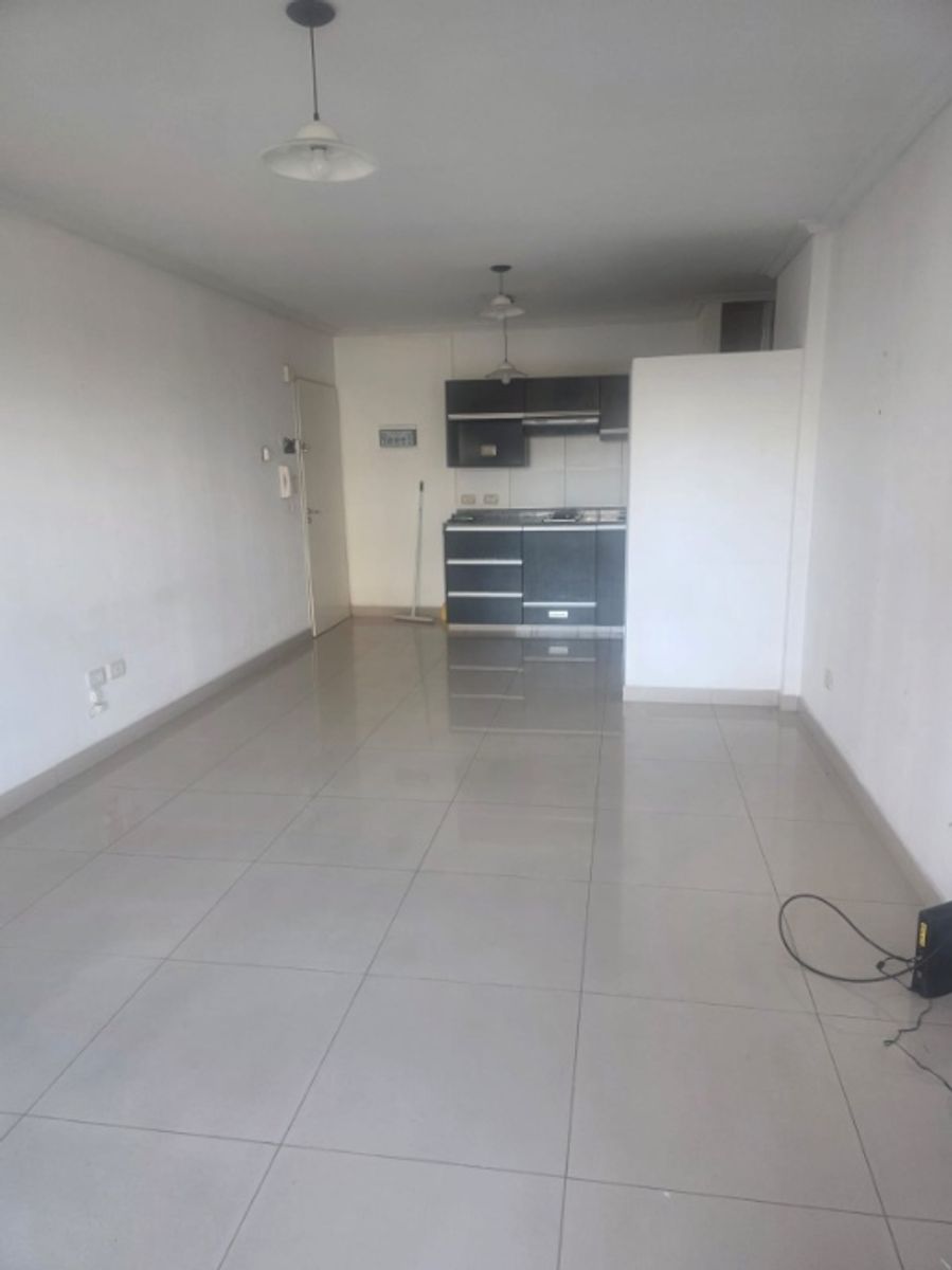MONOAMBIENTE EN ALQUILER - MORON CENTRO