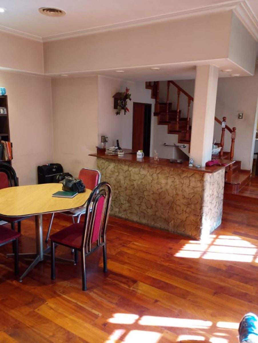 CHALET DE 5 AMBIENTES EN ALQUILER -MORON NORTE