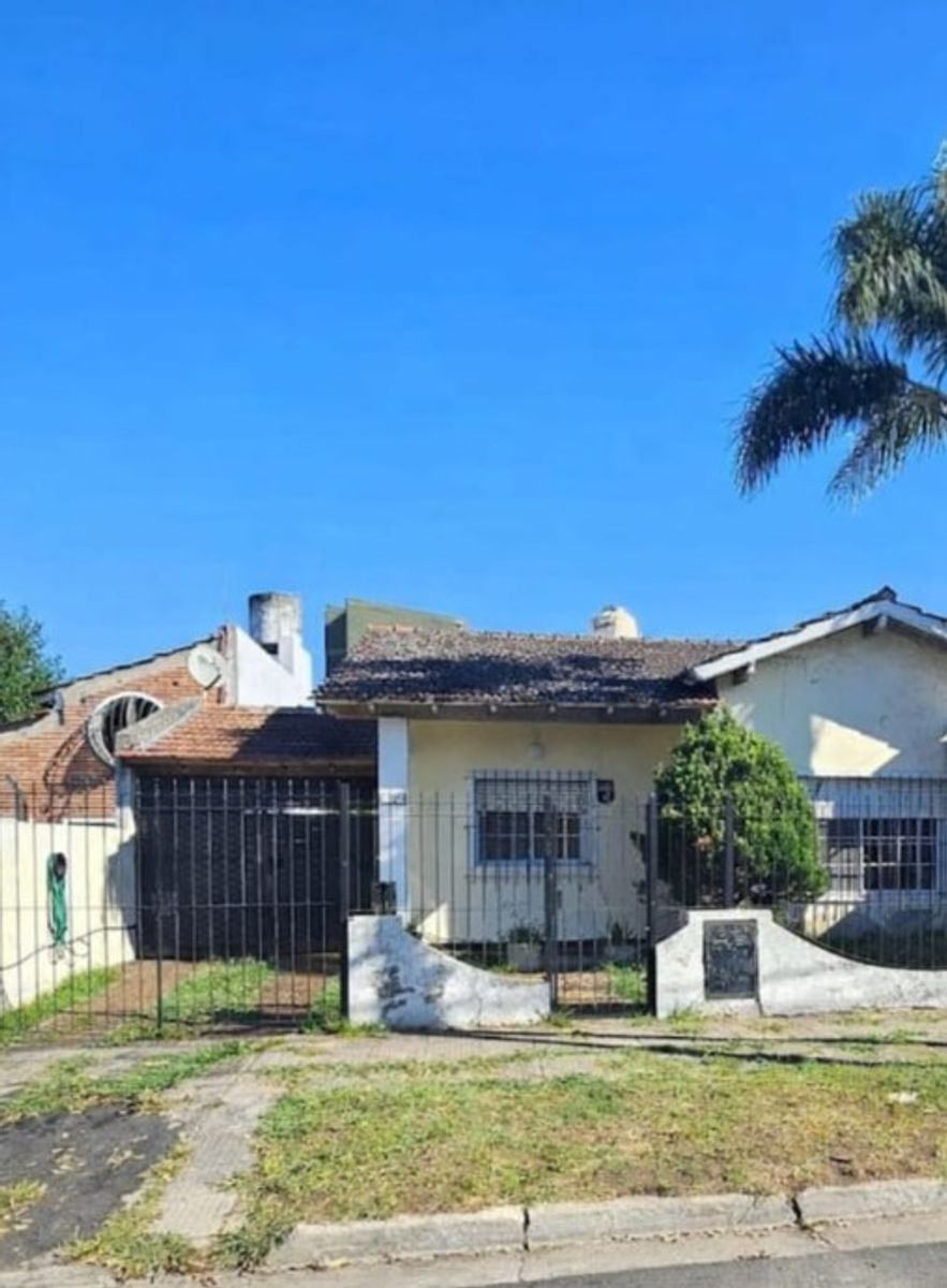 -CHALET EN VENTA DE 3 AMBIENTES-ITUZAINGO