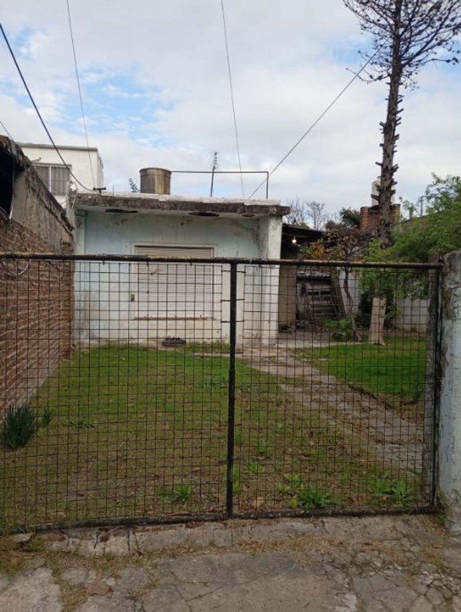 CASA DE 2 AMBIENTES A REFFACIONAR EN VENTA -