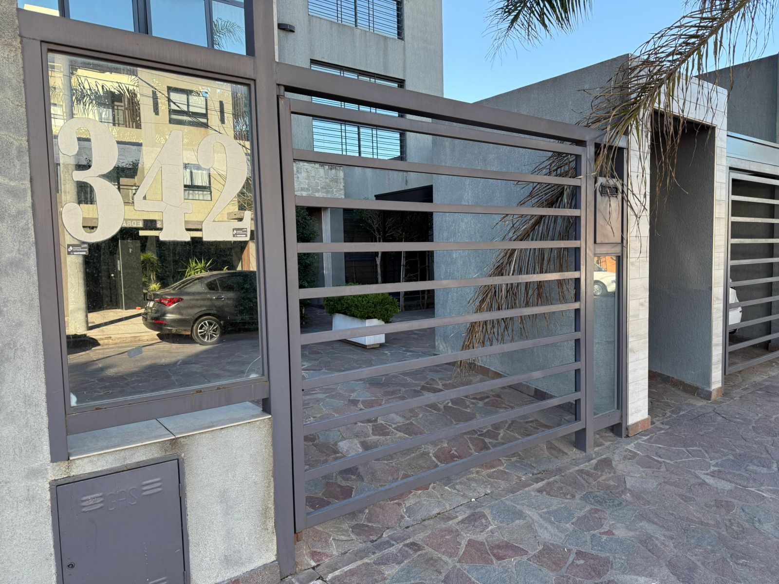 MONOAMBIENTE CON PATIO EN ALQUILER - MORON