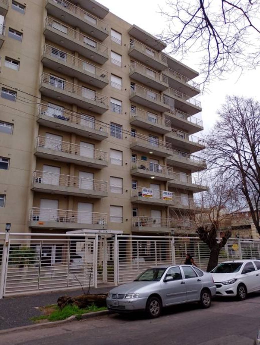 DEPARTAMENTO DE 2 AMBIENTES EN ALQUILER - MORON CENTRO