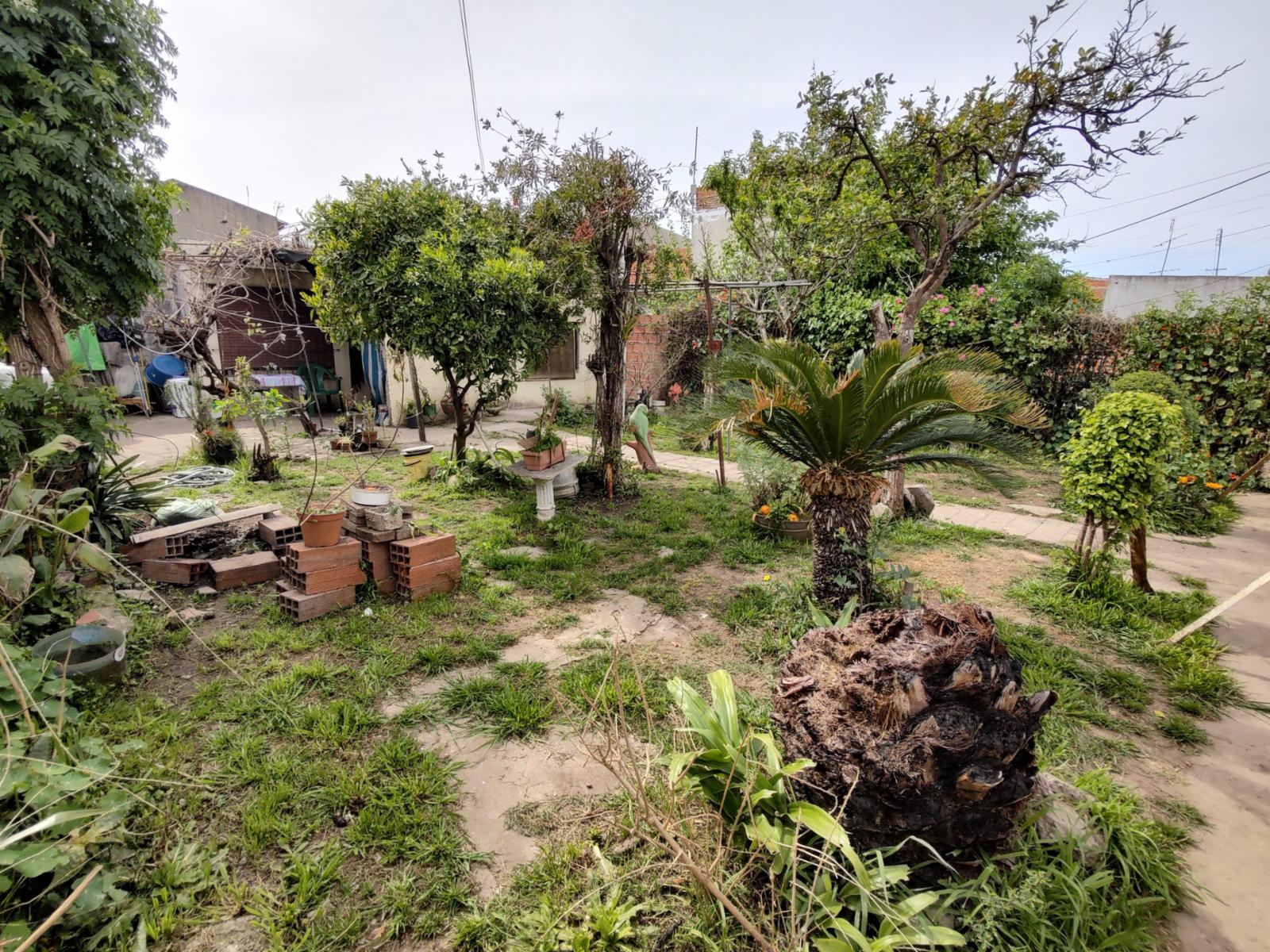 Venta o Permuta  URGENTE Lote con Vivienda en Villa Luzuriaga