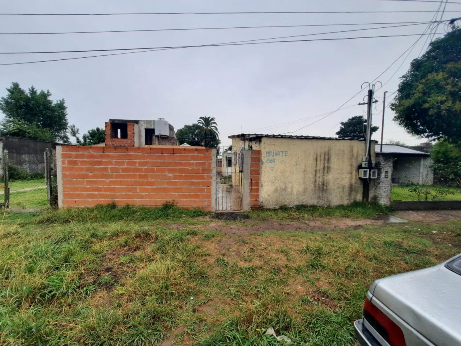 LOTE CON MEJORAS EN MARIANO ACOSTA MERLO