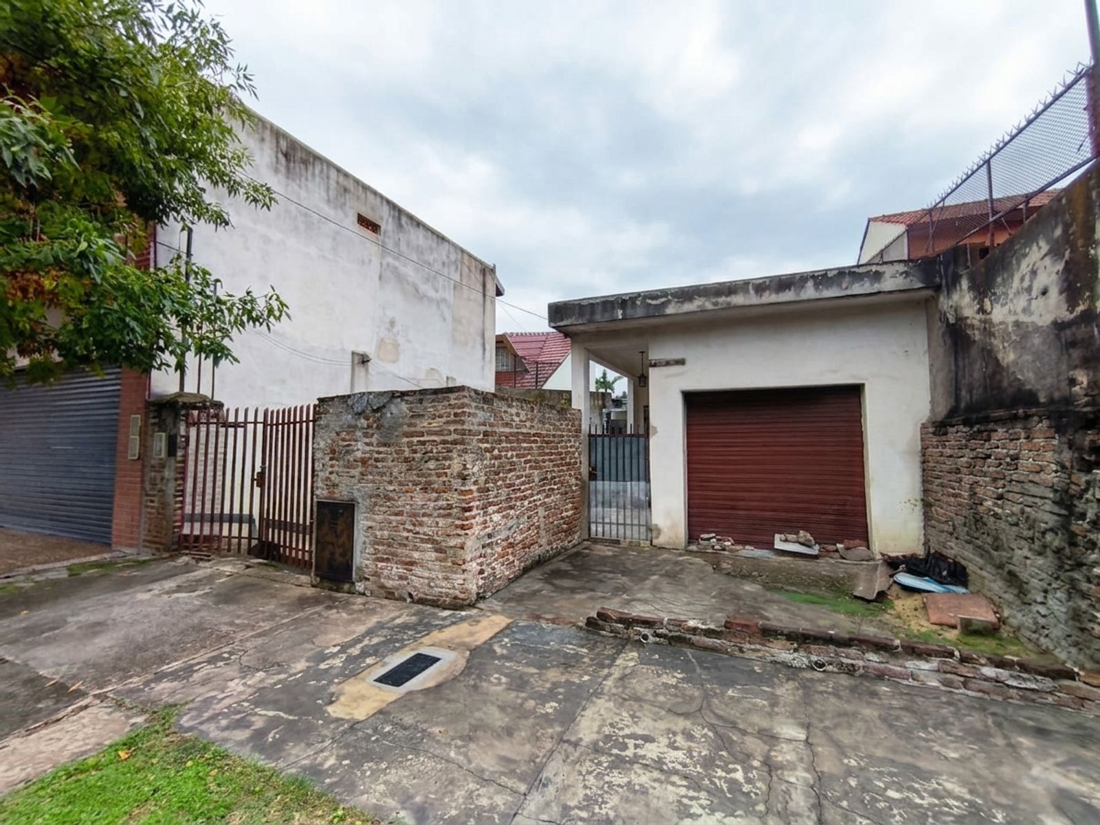 Casa con local y depto en Aldo Bonzi