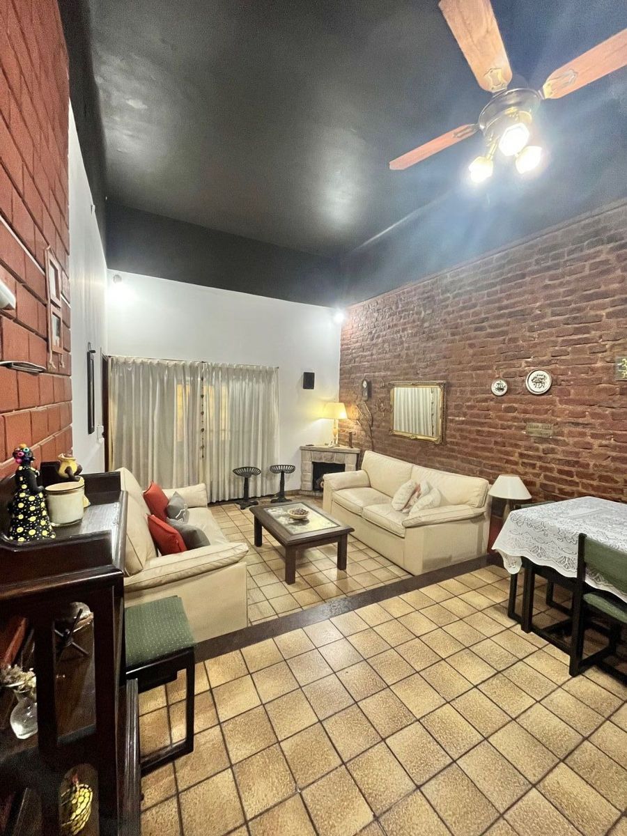 SE VENDE CASA EN FLORES