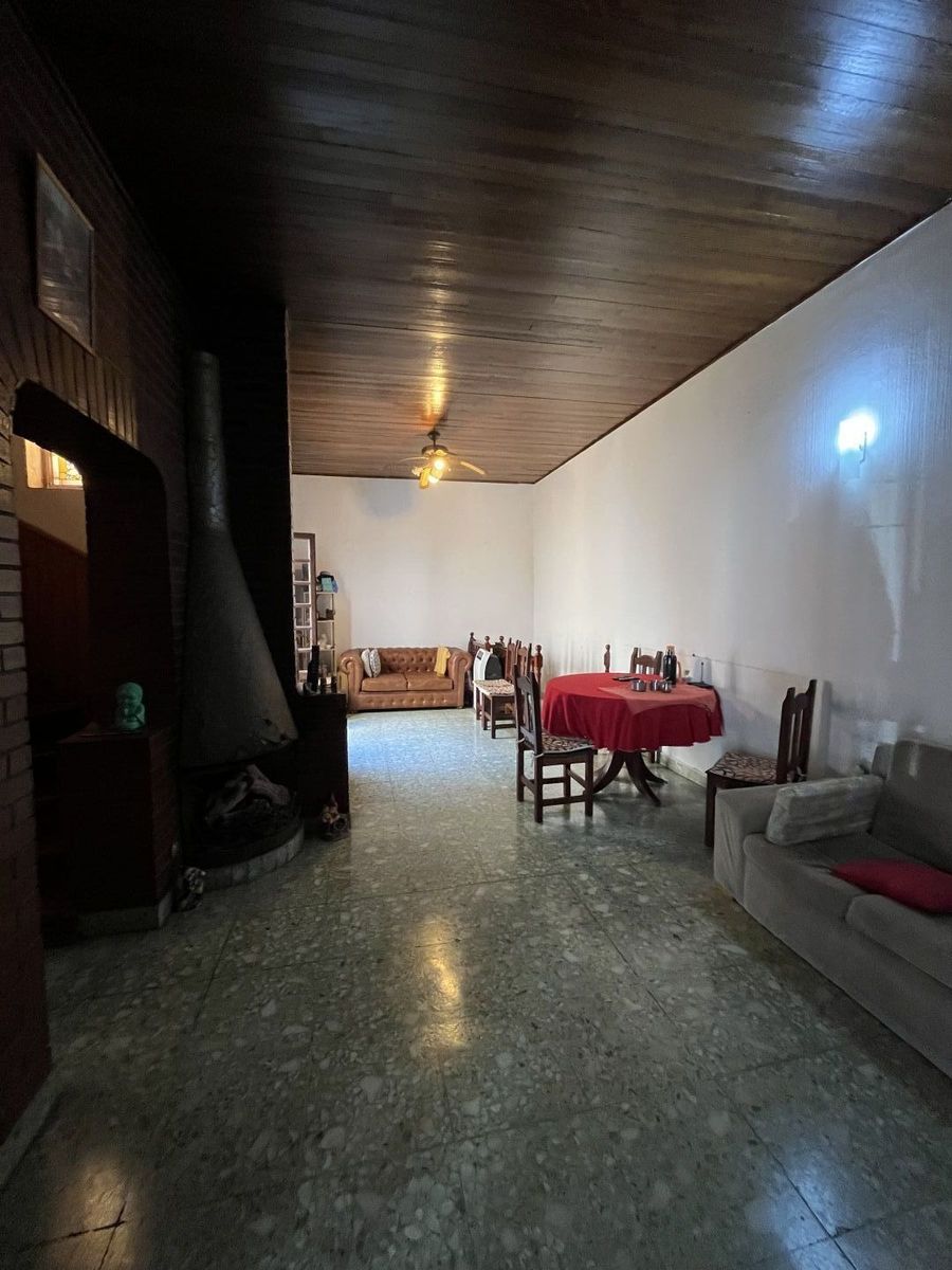 SE VENDE CASA EN FLORES