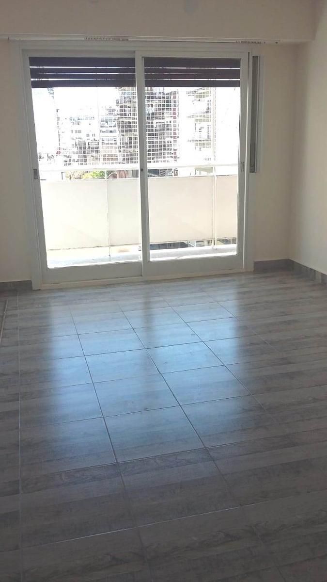 SE VENDE DPTO 4 AMB. AL FRENTE CON BALCON