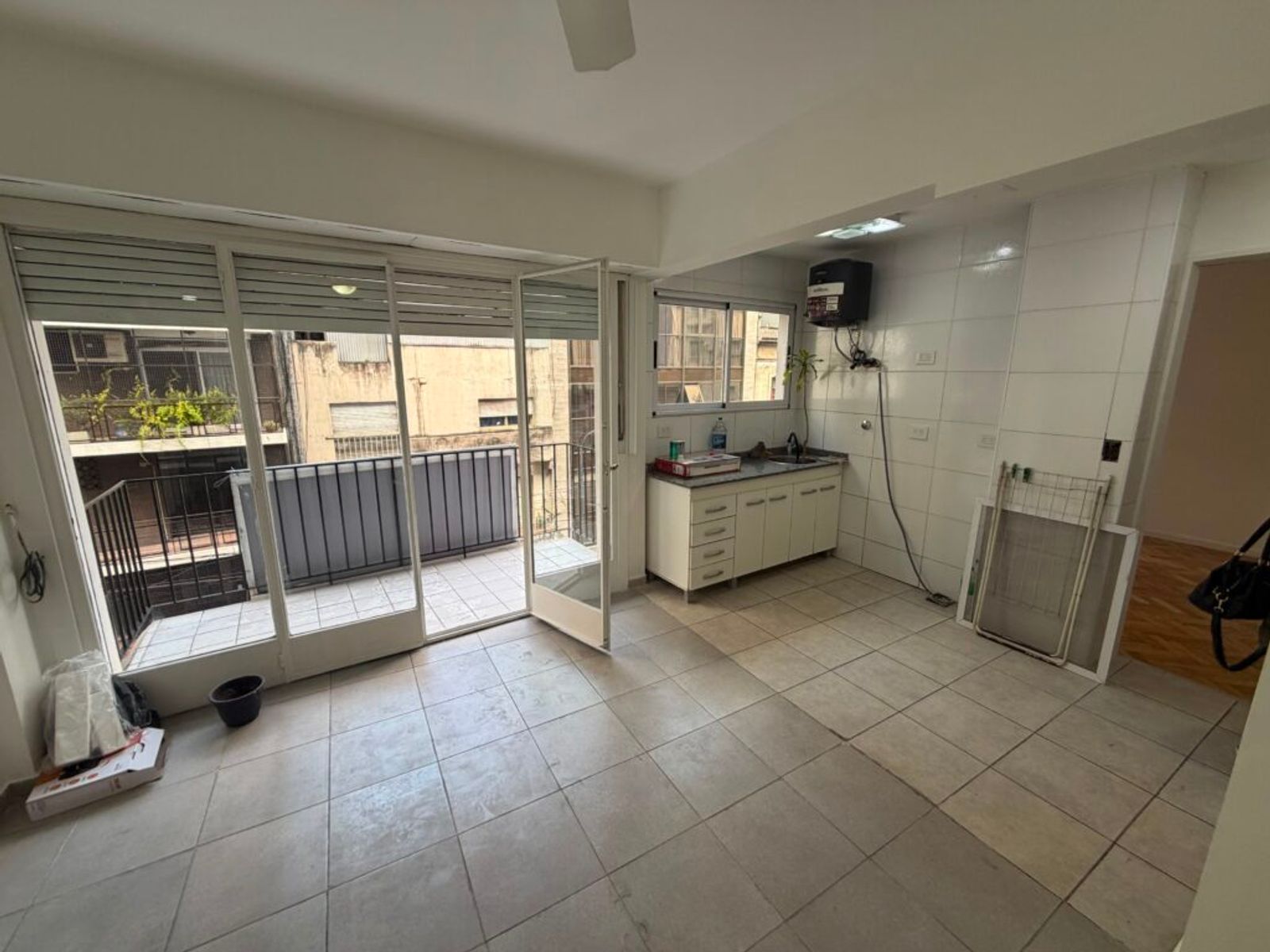 SE VENDE 3 AMB. CON BALCON AL FRENTE EN RECOLETA
