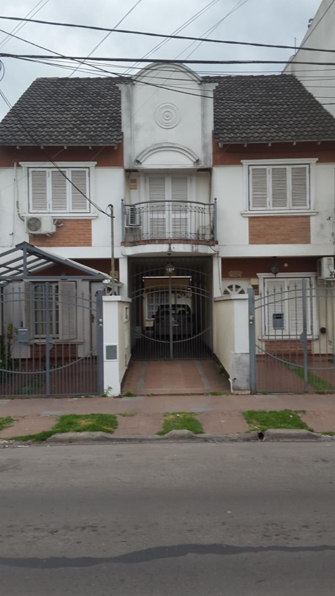 Dúplex 3 ambientes al contrafrente