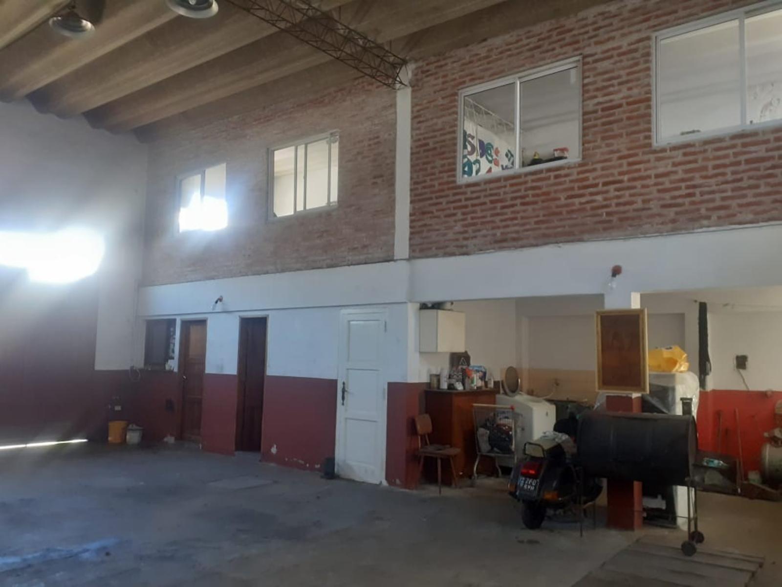 Galpon con vivienda de 3 ambientes