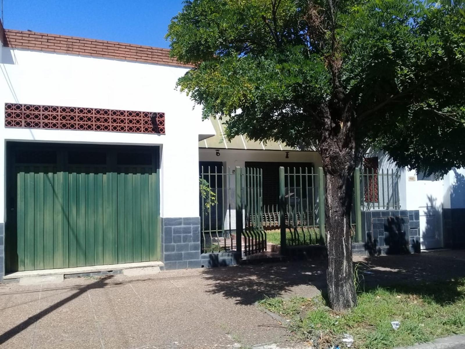 Casa PH 3 ambientes con patio y garage