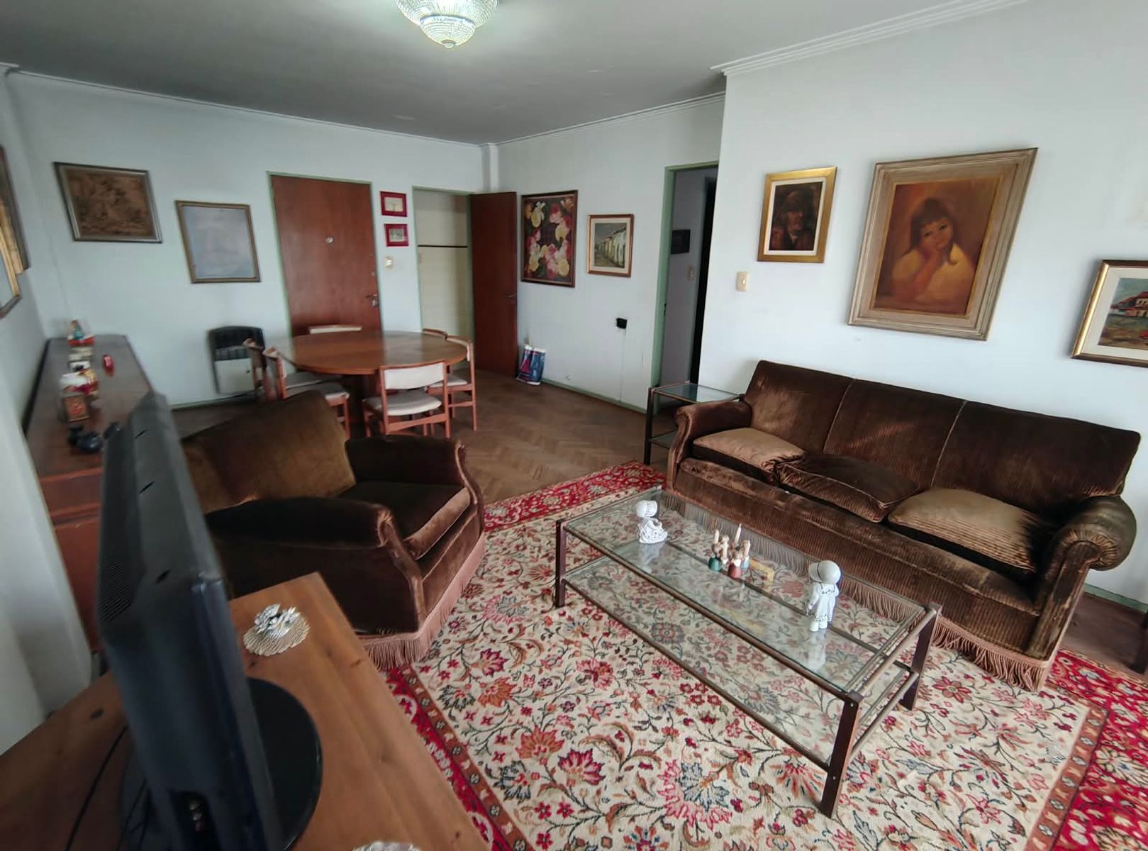 Semipiso de 4 Ambientes con Dependencia y balcon, frente a Plaza Misericordia. BAULERA