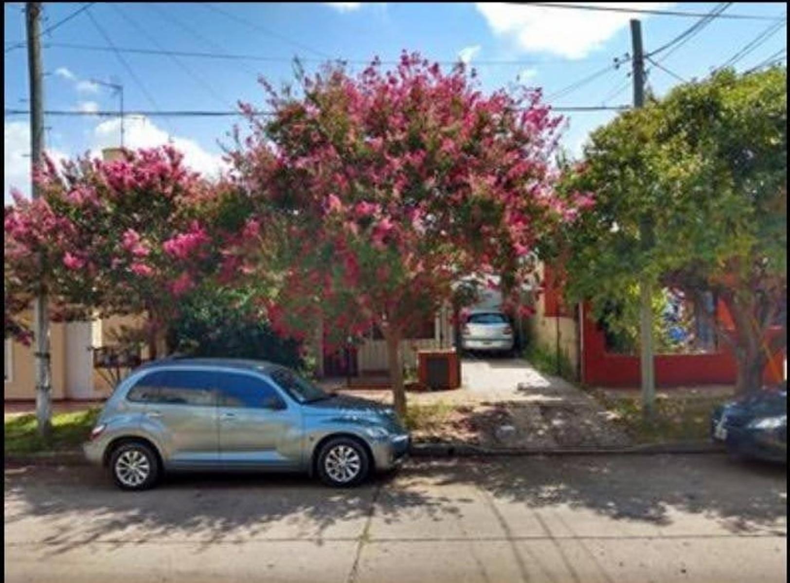 Chalet a remodelar con 2 viviendas en terreno de 10 x 30
