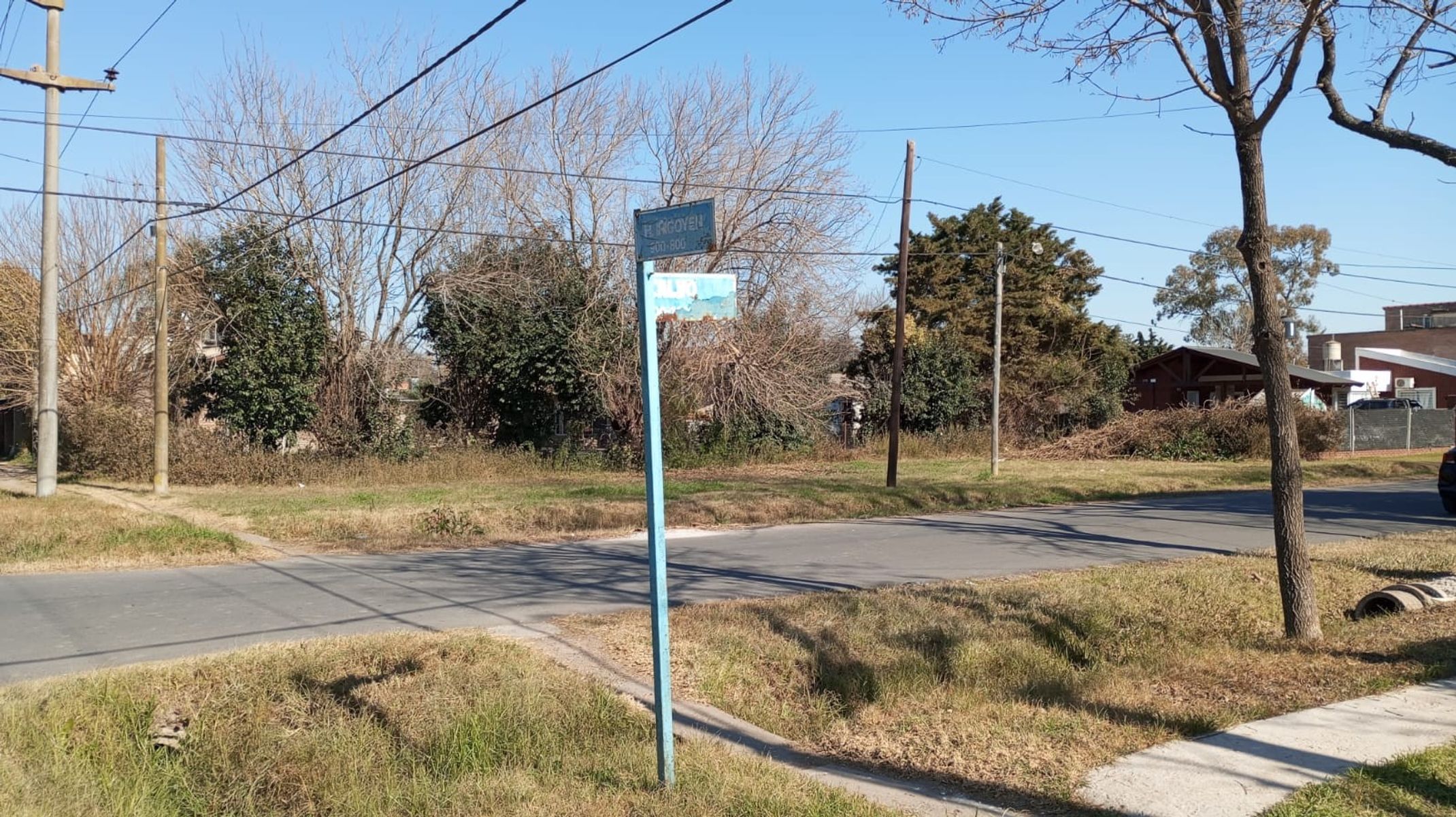 Terreno de 400m2 en la esquina de Irigoyen