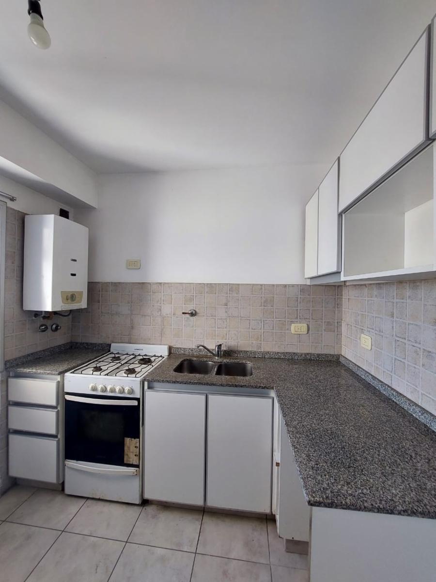 Departamento 2 ambientes, sin cochera.