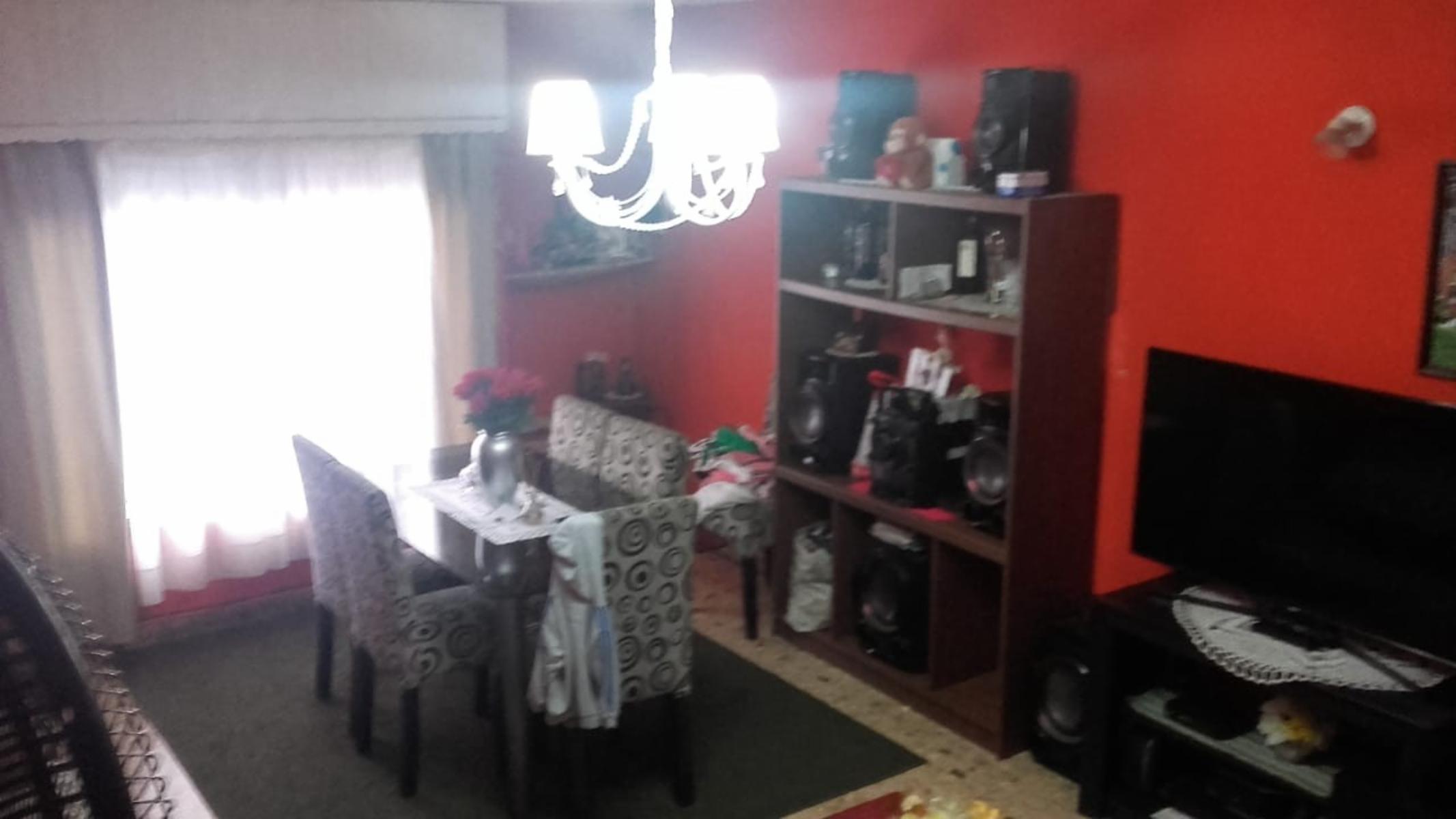 ISIDRO CASANOVA, PH D 4 AMB.C/ENTRADA DE AUTO, PATIO Y TERRRAZA