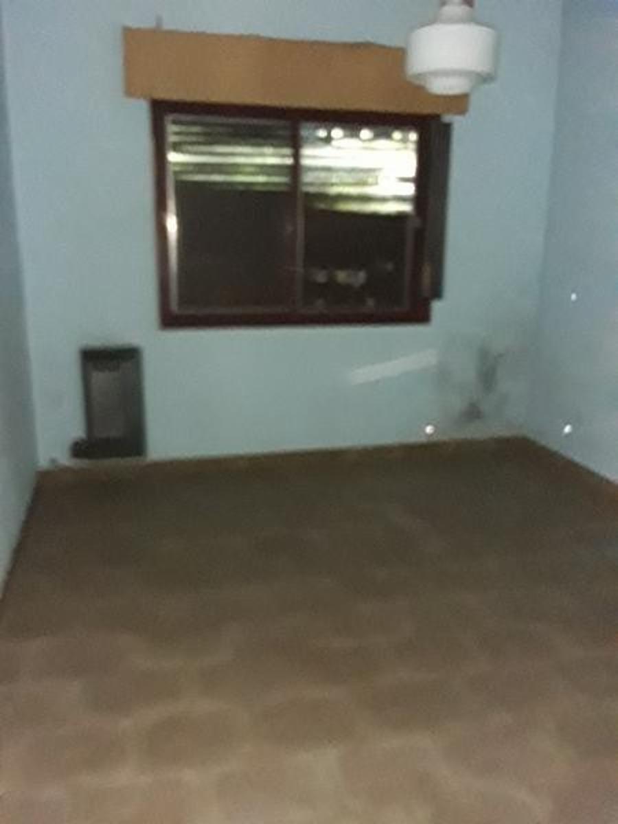 VILLA LUZURIAGA, CASA DE 4 AMBIENTES CON COCHERA y FONDO LIBRE