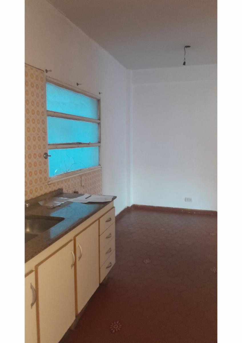 SAN JUSTO (CENTRO), DEPTO. DE 3 AMB. 2° PISO POR ESCALERA