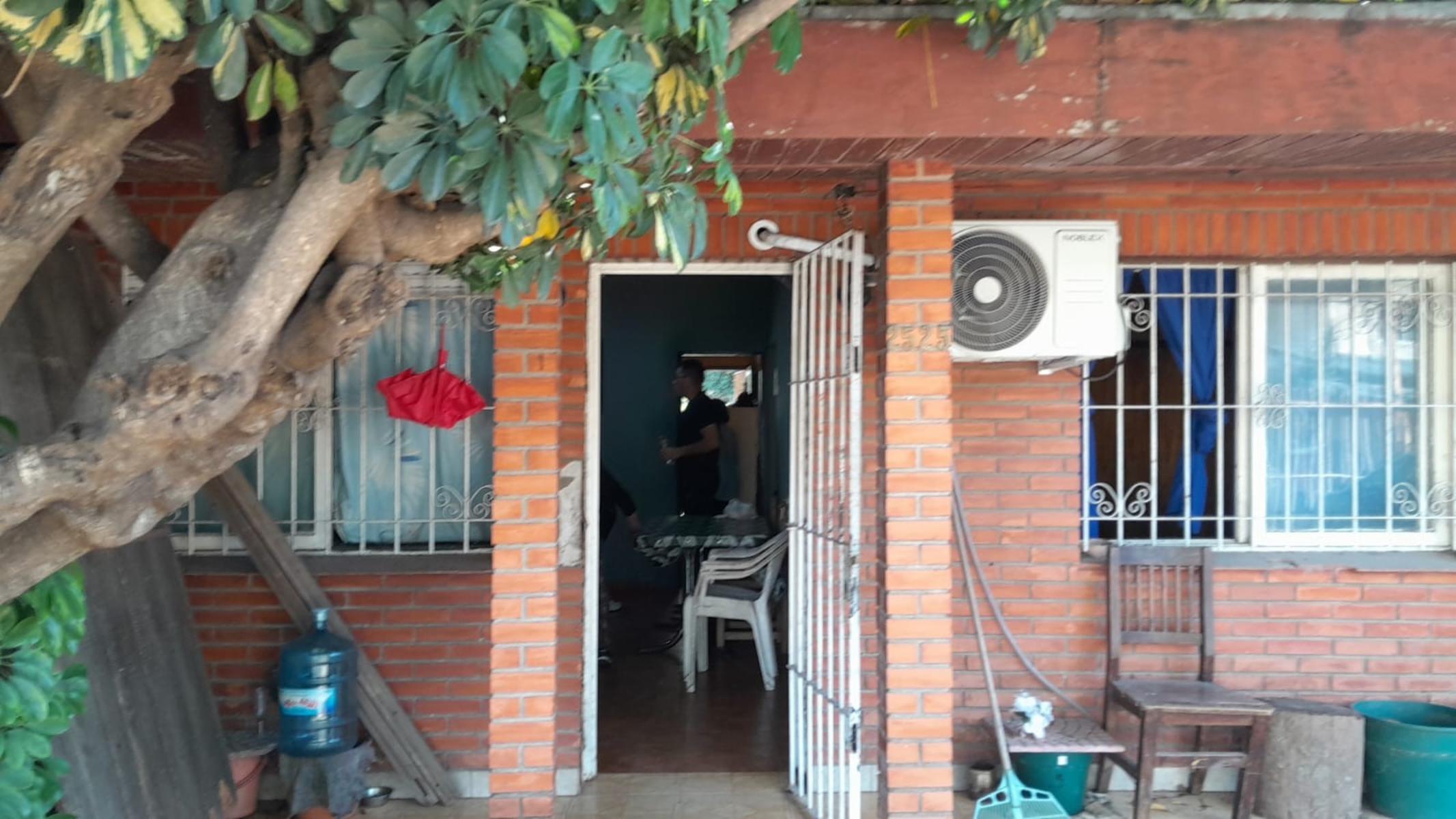 CASA DE 3 AMB. CON COCHERA, FONDO LIBRE