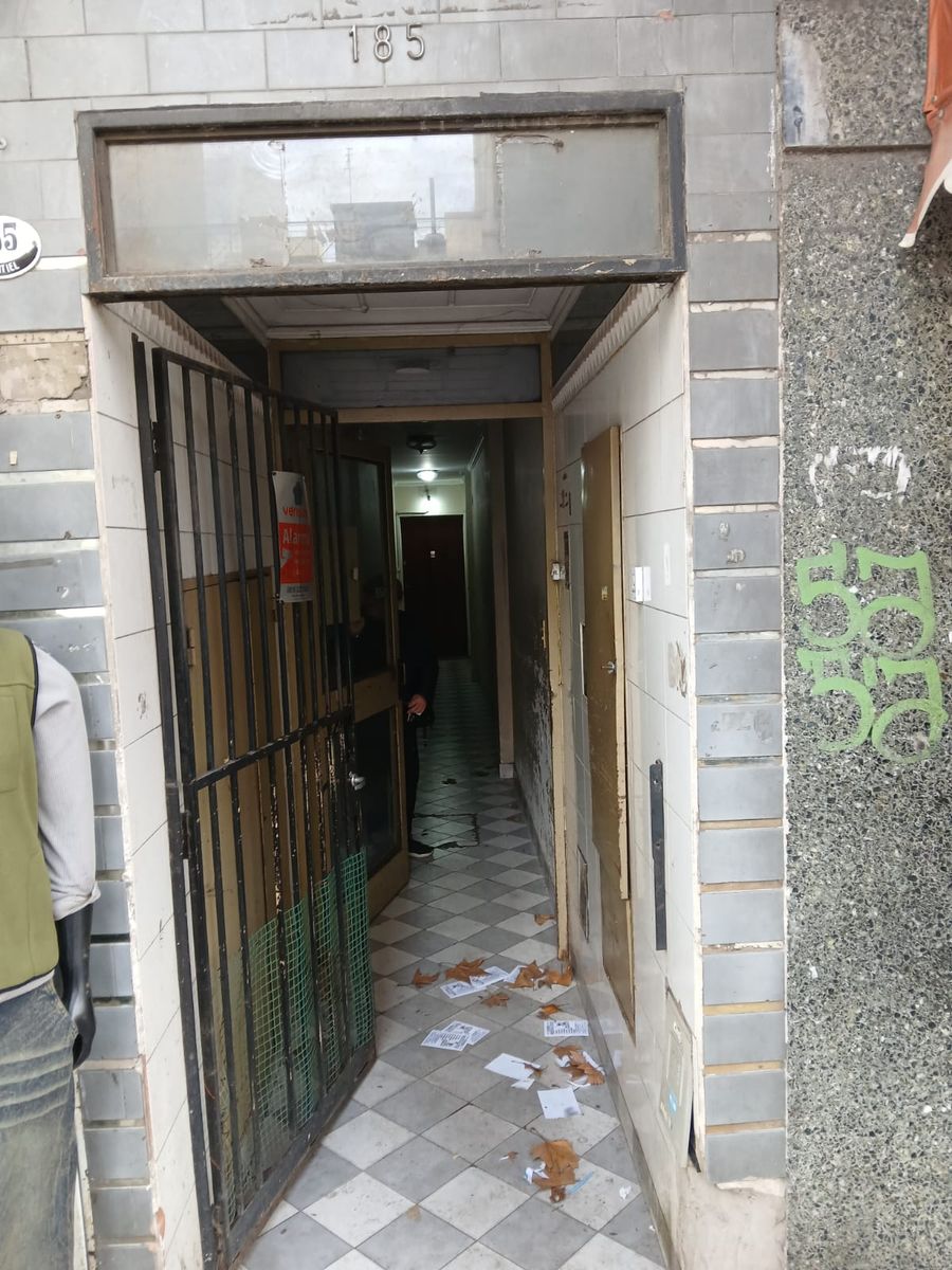 Excelente Ph en Venta en la Zona de Liniers, al frente, y sin expensas.