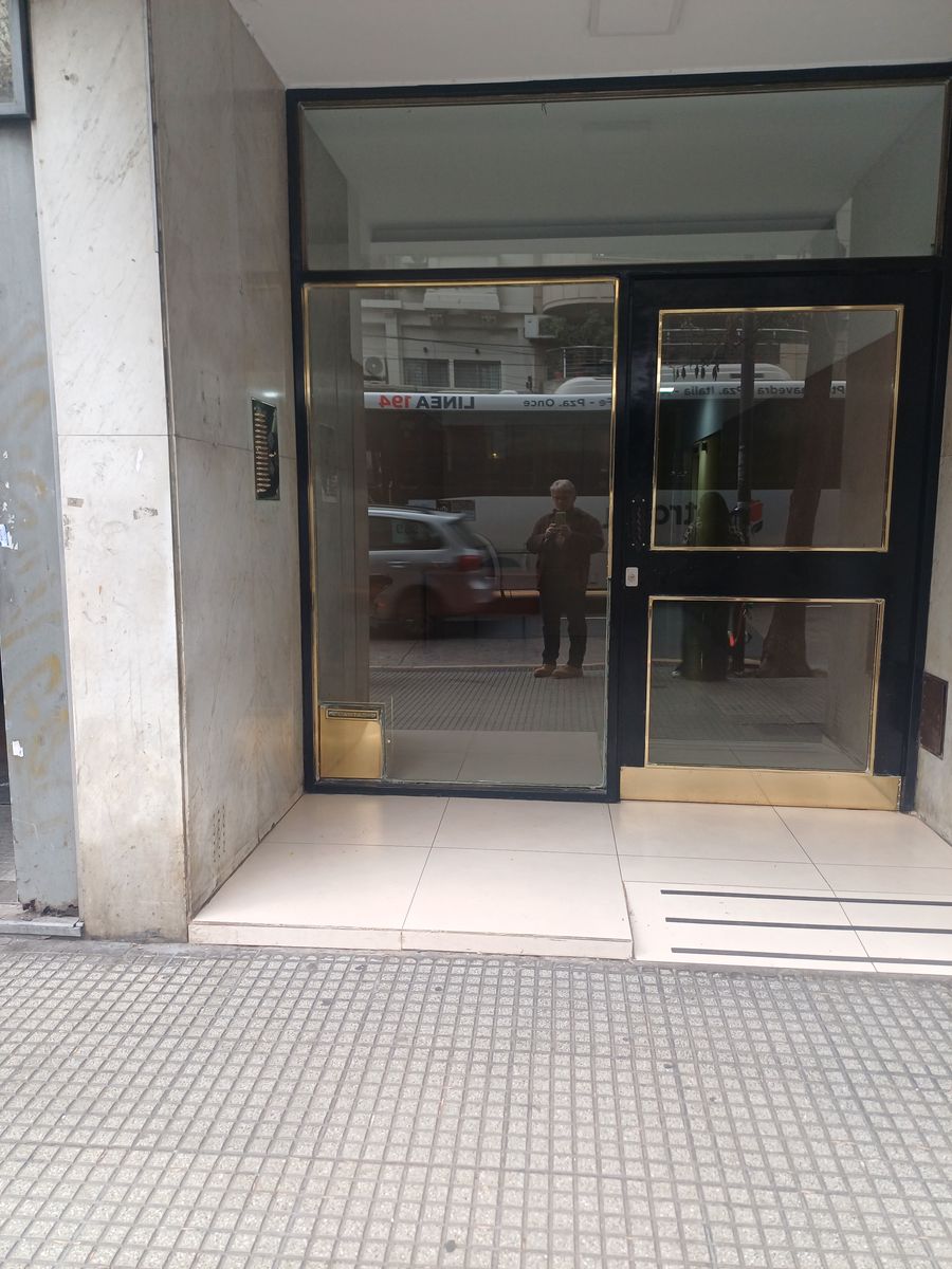 Excelente Dto en la zona top de Once, en Venta, de 2 amb. con accesos a todos los puntos de la Ciudad, y Gran Buenos Aires.