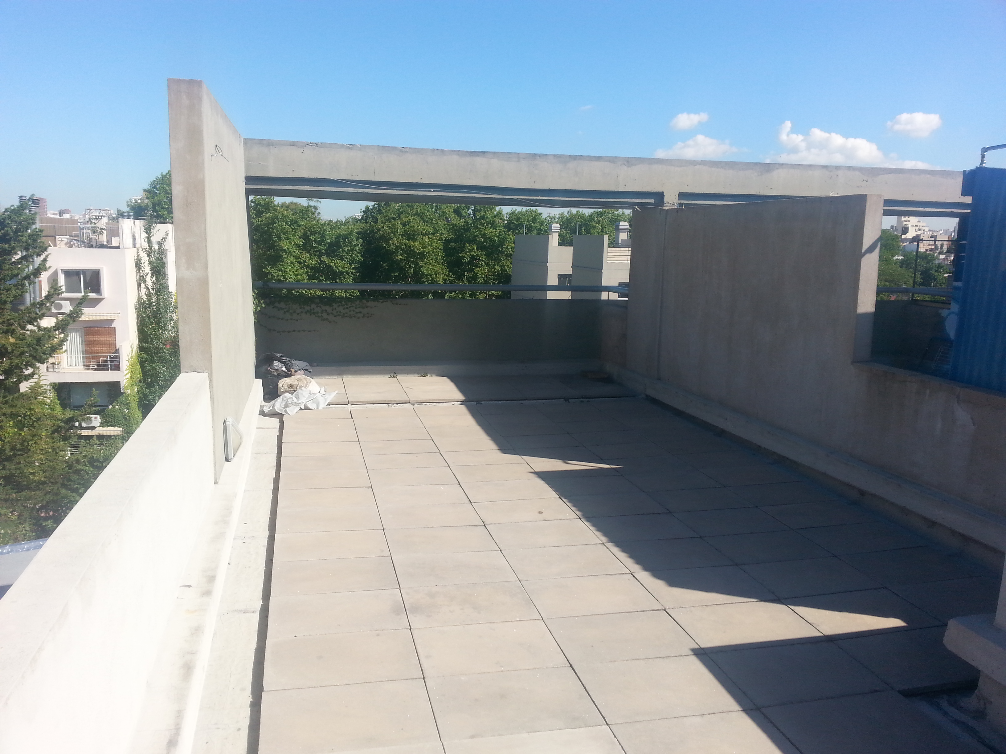 2 amb triplex ESTILO LOFT 120 mts totales con terraza privada y cochera con sum solarium con pequeña piscina.