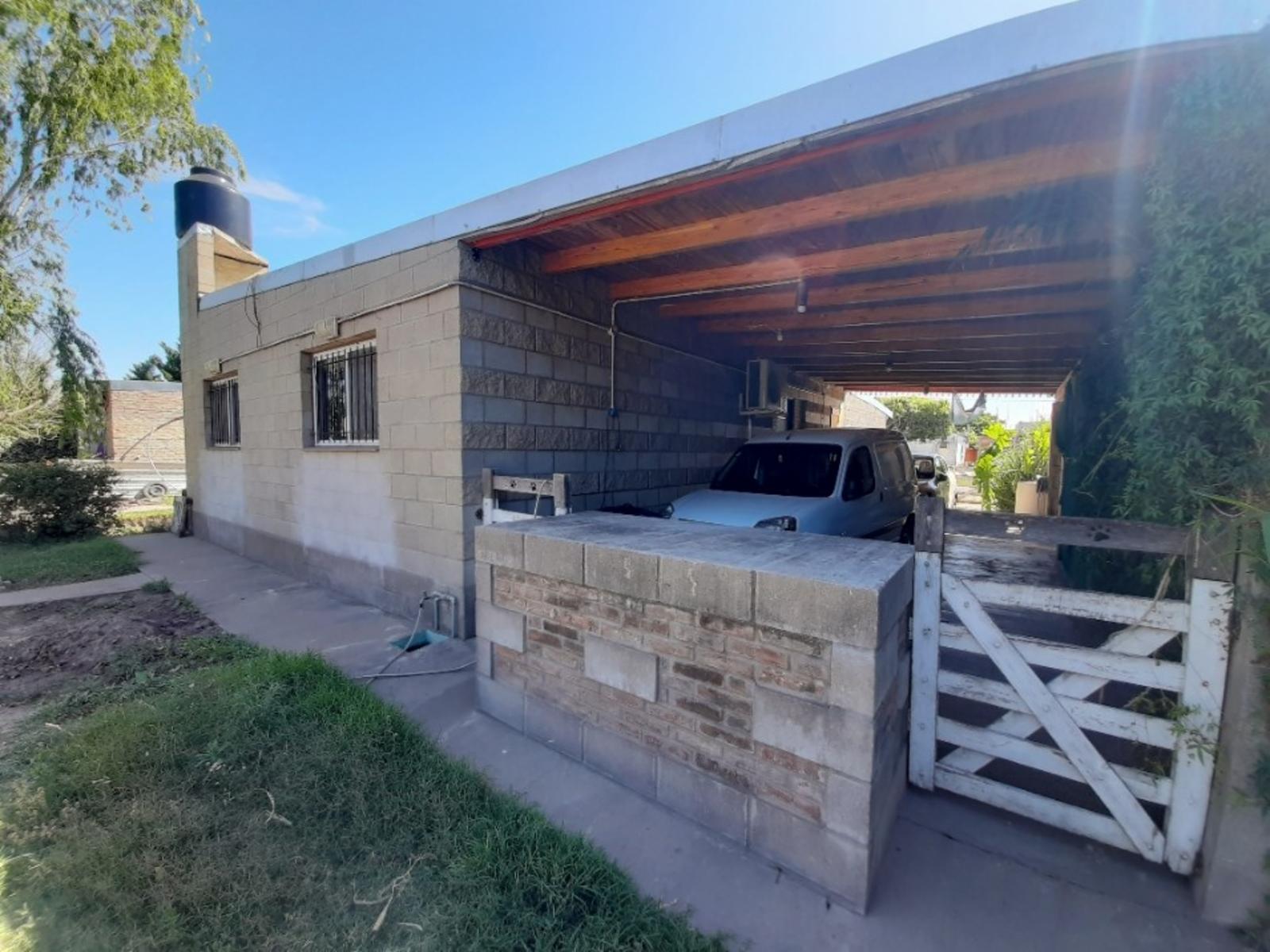 Casa con 2 locales en Coronel Domínguez dentro del pueblo, cerca del campo