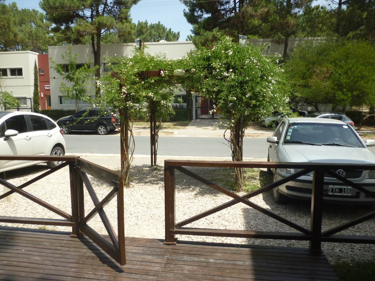 Duplex en Venta - 3 ambientes, 2 baños con jardín deck y parrilla