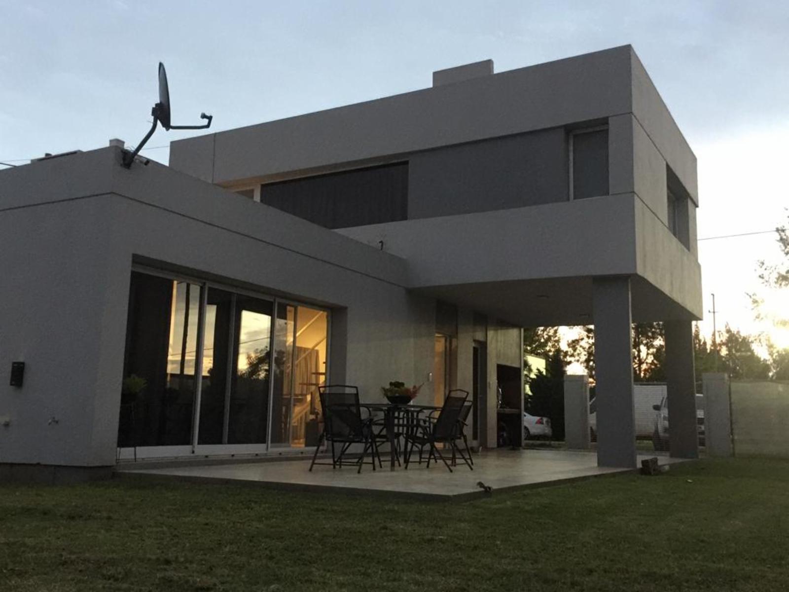 Impactante casa Morros de Funes