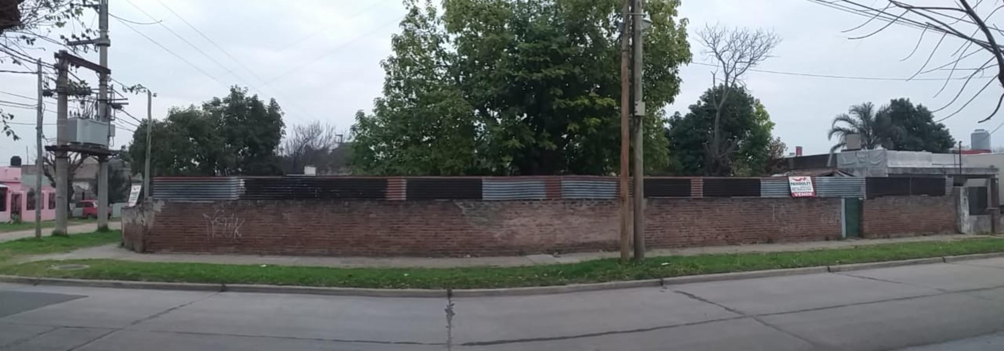 LOTE SOBRE HEROES DE FOURNIER Y RAWSON ES ESQUINA 19,50 METROS X 10 METROS CON ESCRITURA HAY OTRO LOTE LINDERO DISPONIBLE DE 10 METROS X 20 METROS SE VENDEN JUNTOS O POR SEPARADO