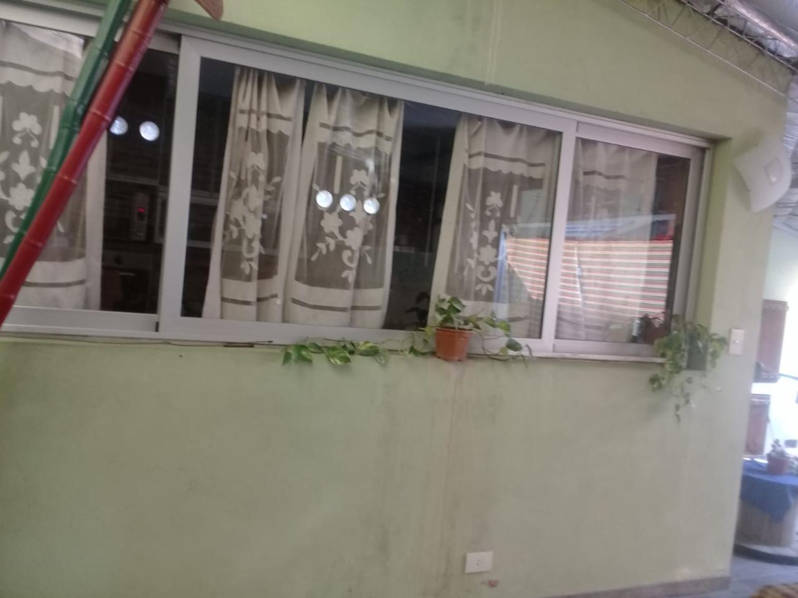 EXCELENTE PROPIEDAD 5 AMBIENTES EN EL CORAZON DE PALOMAR