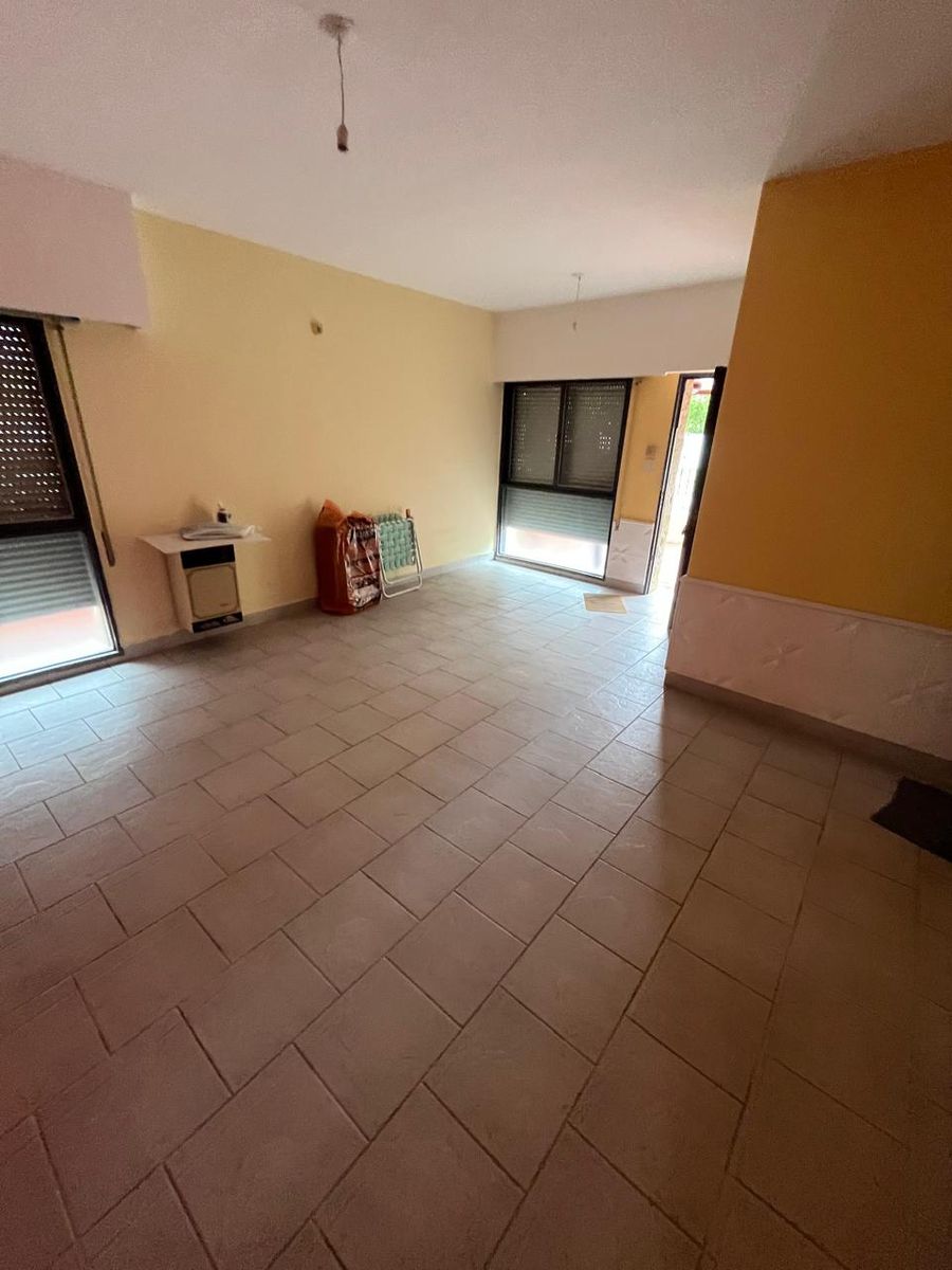 CASA EN VENTA DE 3 DORMITORIOS ZONA ABILENE