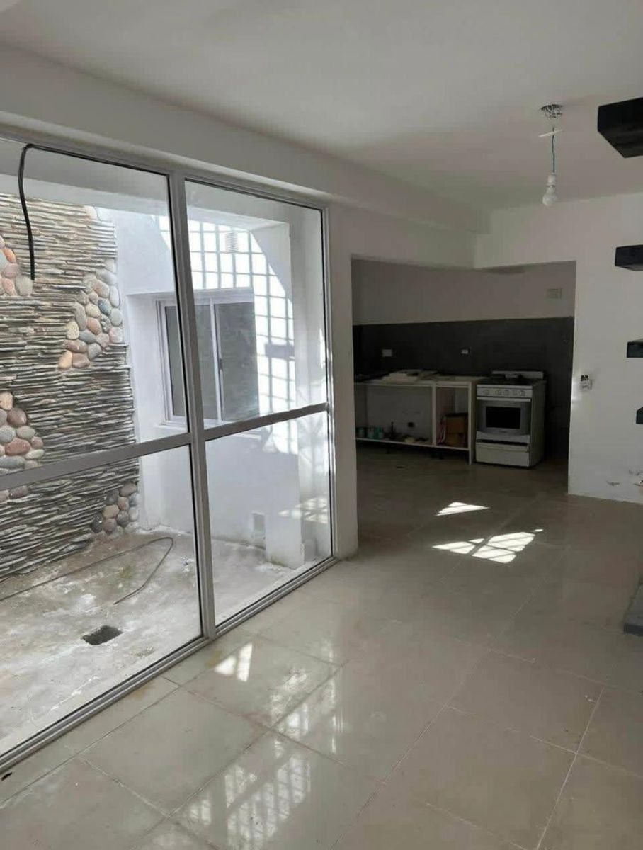 VENDO DUPLEX/CASA EN ZONA MICROCENTRO