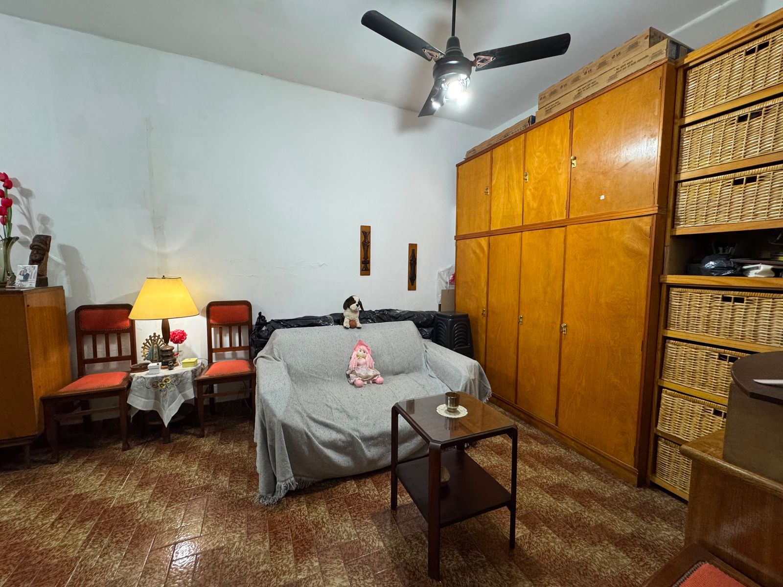 CASA EN VENTA - VIVIENDA MULTIFAMILIAR (3 FAMILIAS) CON PATIO Y TERRAZA