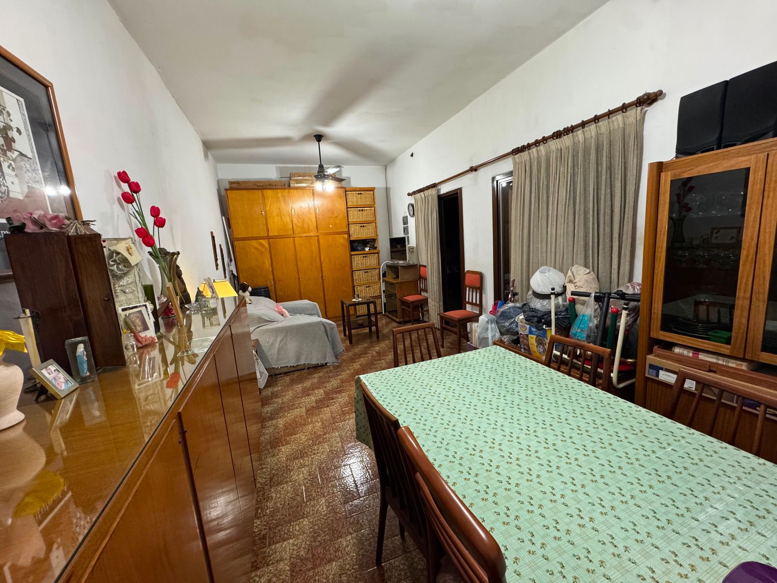 CASA EN VENTA - VIVIENDA MULTIFAMILIAR (3 FAMILIAS) CON PATIO Y TERRAZA