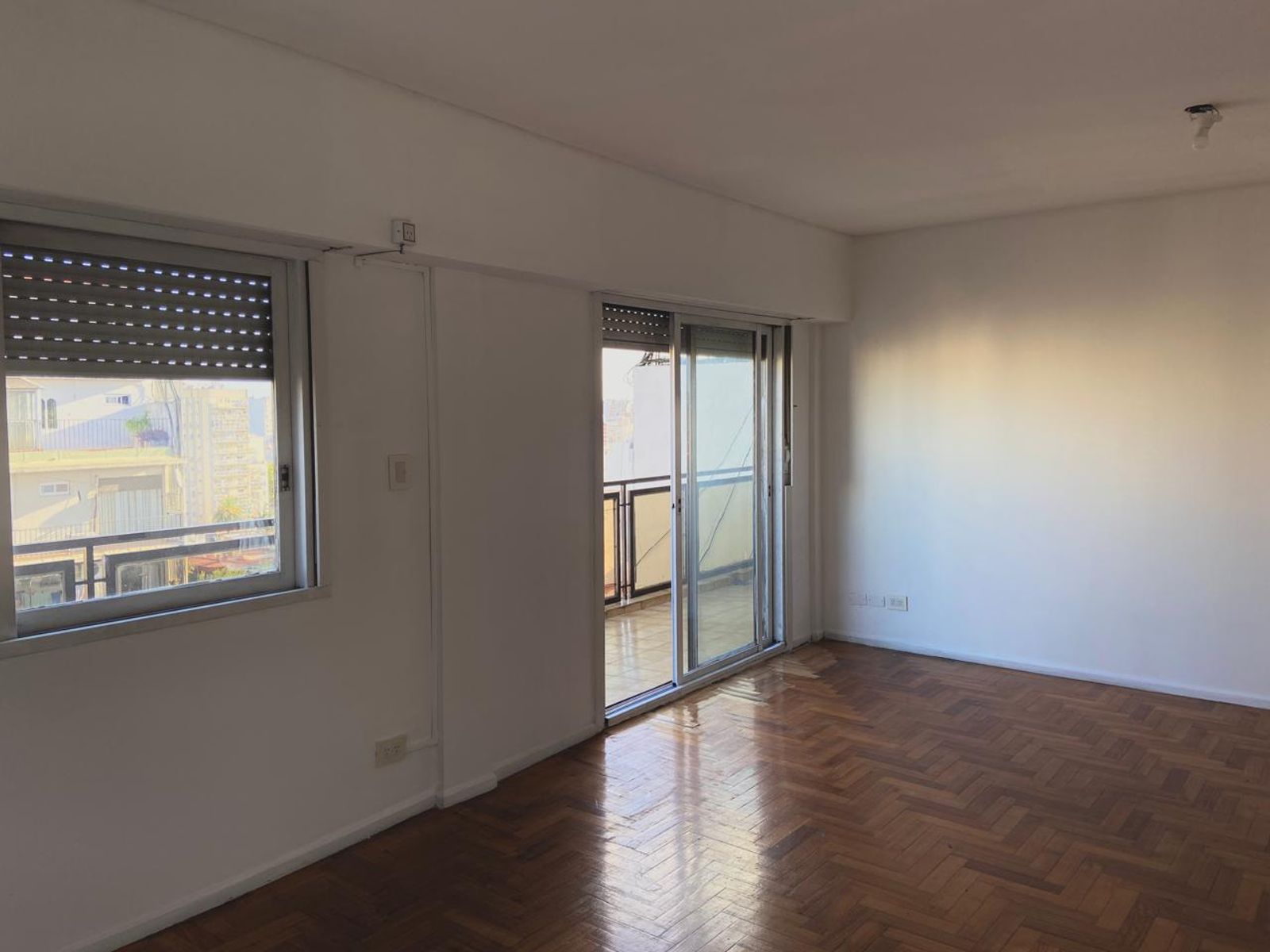 4 amb con dependenciacon balcon al frente - cochera y baulera