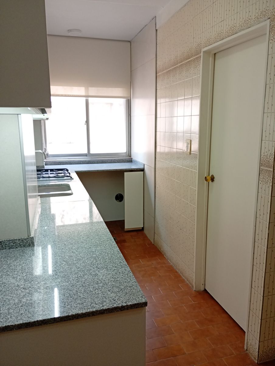 4 amb con dependenciacon balcon al frente - cochera y baulera