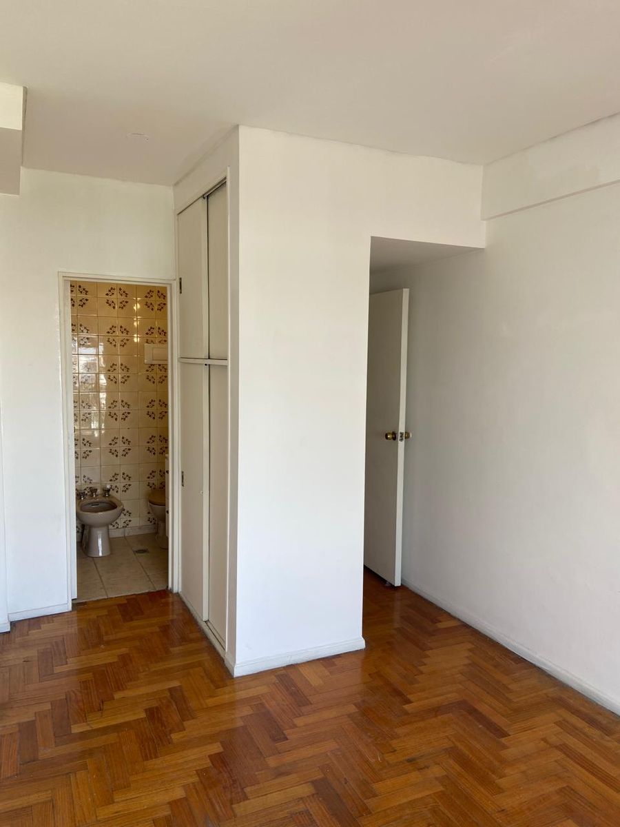 4 amb con dependenciacon balcon al frente - cochera y baulera