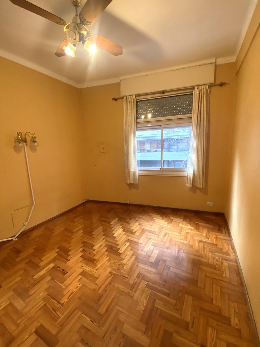 VENTA 2 AMB AL FRENTE COCINA SEPARADA Y BAÑO COMPLETO