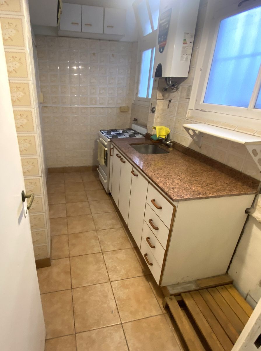 VENTA 2 AMB AL FRENTE COCINA SEPARADA Y BAÑO COMPLETO