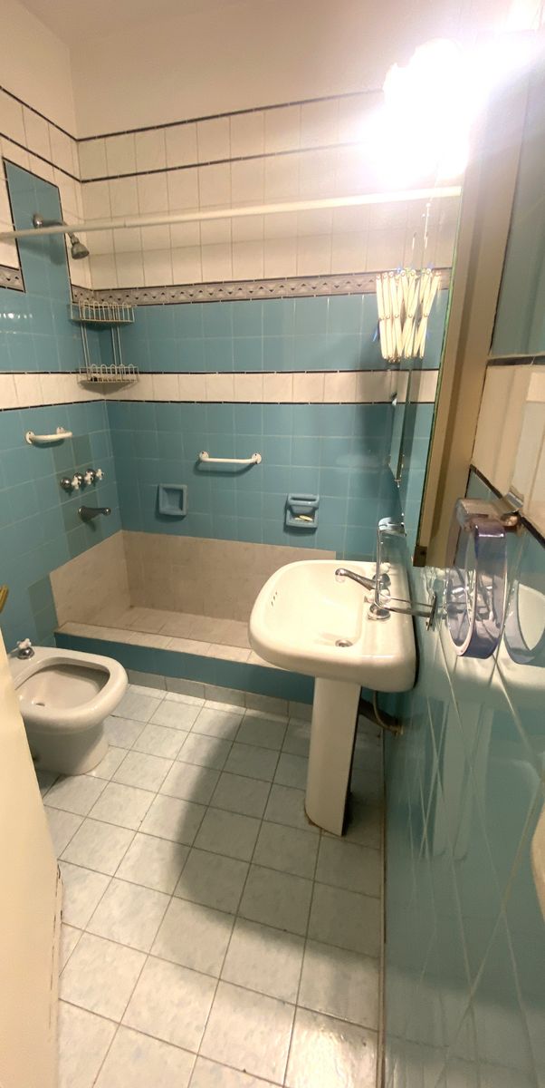 VENTA 2 AMB AL FRENTE COCINA SEPARADA Y BAÑO COMPLETO