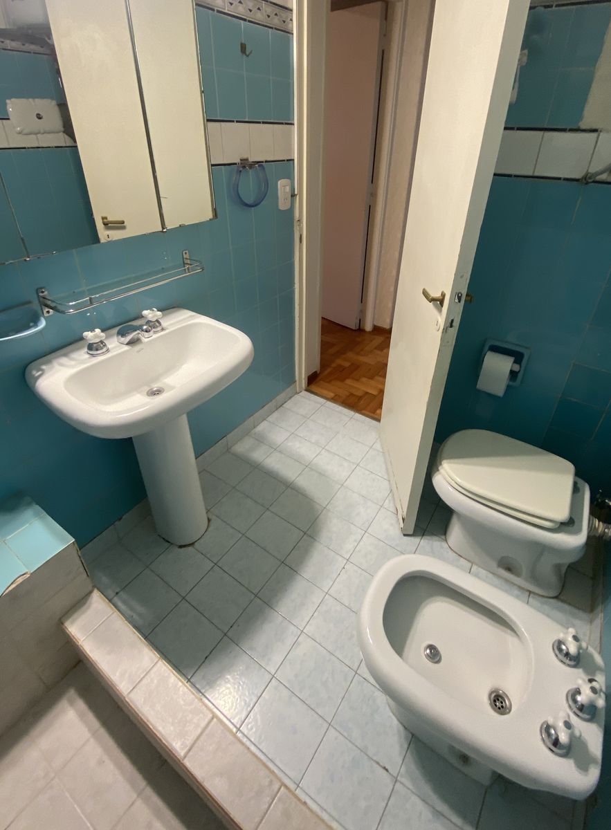 VENTA 2 AMB AL FRENTE COCINA SEPARADA Y BAÑO COMPLETO