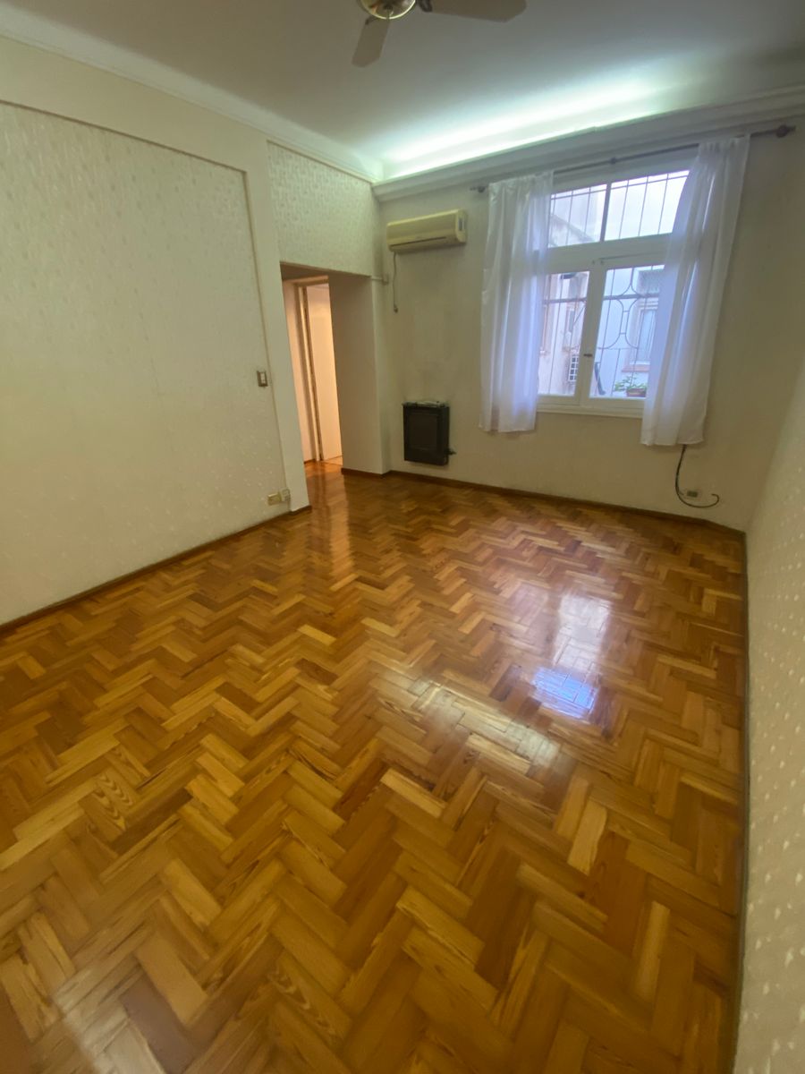 VENTA 2 AMB AL FRENTE COCINA SEPARADA Y BAÑO COMPLETO