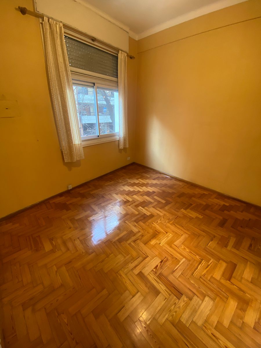 VENTA 2 AMB AL FRENTE COCINA SEPARADA Y BAÑO COMPLETO