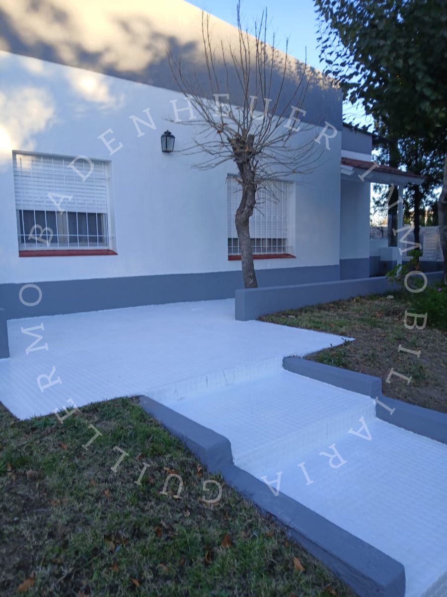 CASA EN VENTA A 6 CUADRAS DEL MAR Y 3 DEL CENTRO