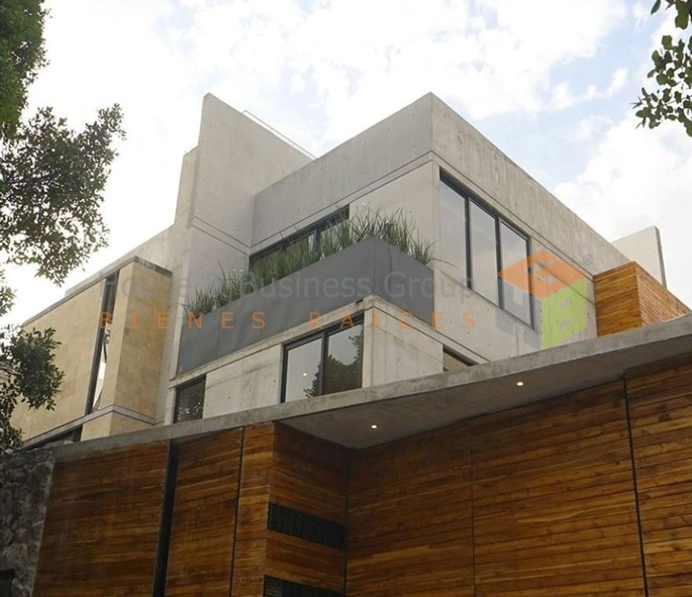 Obtén ya tu nuevo patrimonio, casa a solo 10 min. de Polanco, 4 rec, 4 est, jardín, terraza y más.