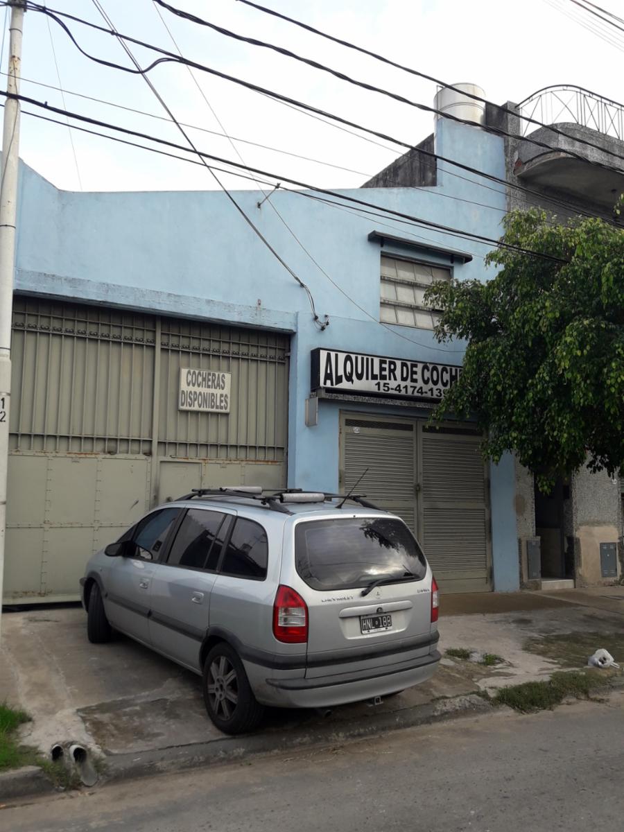 galpon sobre lote de 8,66m de frente por 50m de fondo entrada de Camion oficinas